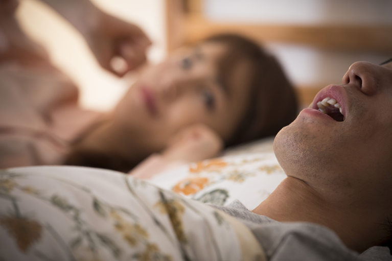いびきが大きい・夜中に何度も起きてしまう