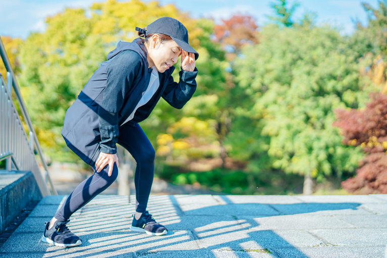 階段を上るだけで息切れする…